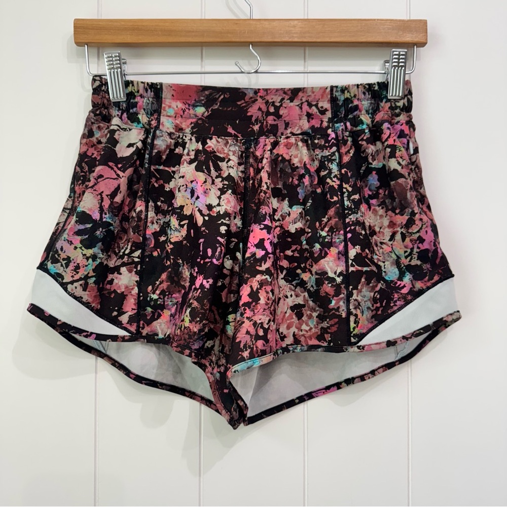 Lululemon Hotty Hot Low Rise Lined Short 4" in Stencil Blossom Pink Black Sz 6